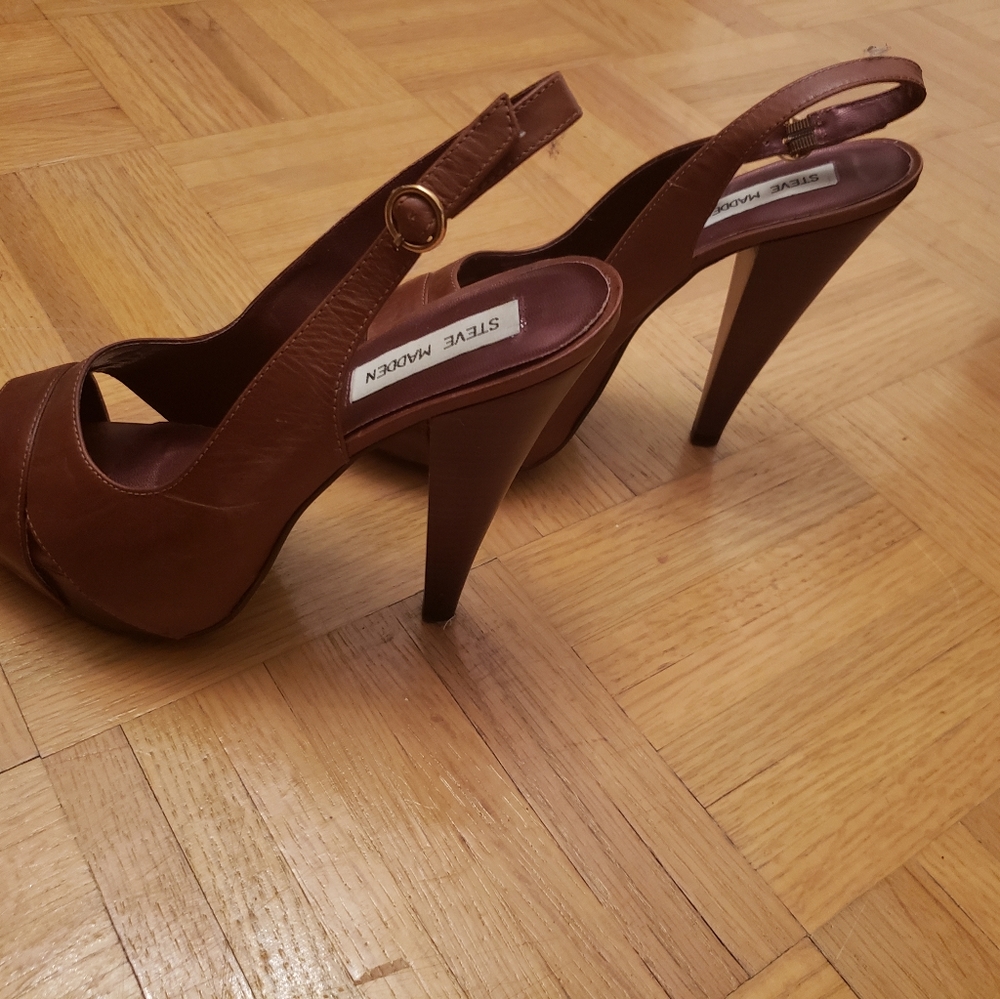 Sandals - Picture 2 of 3
